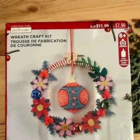 Creatology Christmas Craft Kits. New. 3 Ornament Kits and 2 Wreath Kits. - Picture 6 of 7